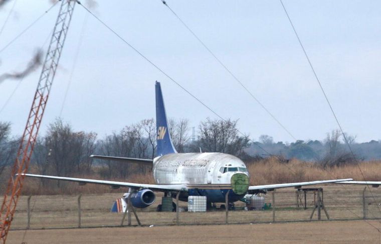 FOTO: Los aviones deben ser removidos del aeropuerto de Córdoba.