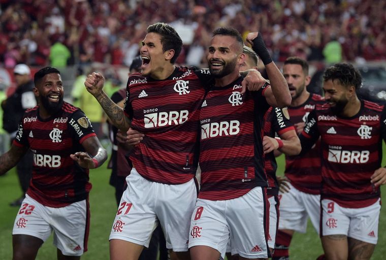FOTO: Pedro festeja el gol del Flamengo, que espera por Talleres o Vélez en semis.