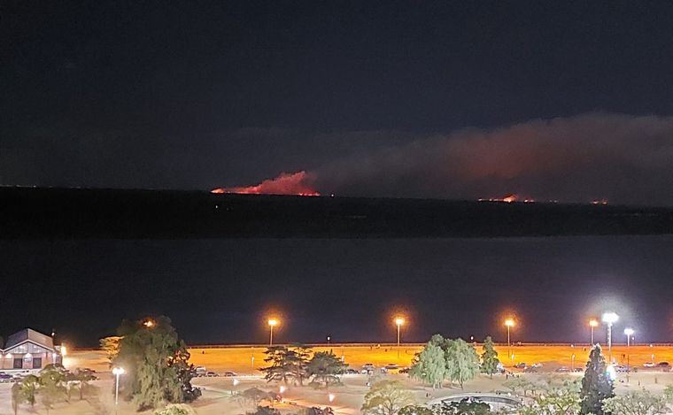Focos activos frente a Rosario en paralelo con la marcha al Monumento.