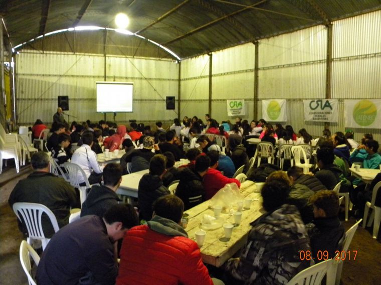 Los productores y líderes de mañana conociendo el campo de hoy
