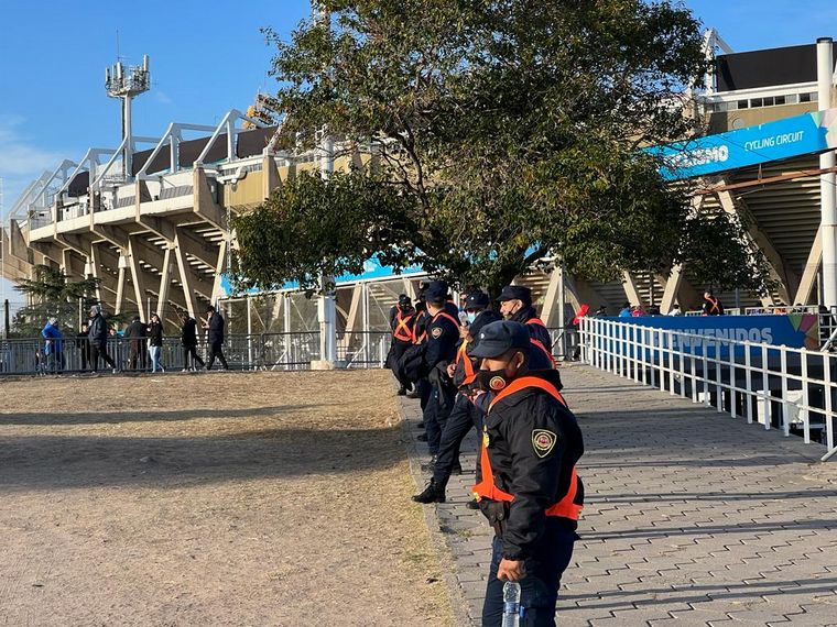 FOTO: Impresionante operativo de seguridad para el partido Talleres-Vélez, en el Kempes.