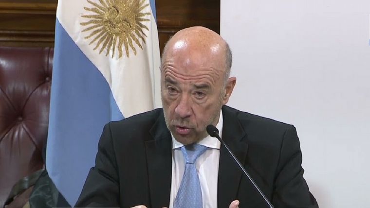Embajador argentino cruzó a diputado que criticó a Alberto Fernández