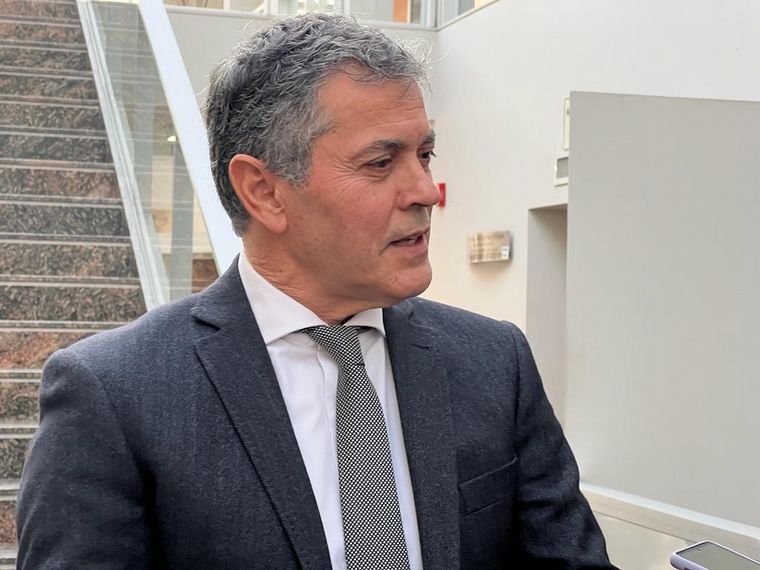 Tras lo ocurrido en el Hospital Neonatal, el fiscal Garzón habló con la prensa.