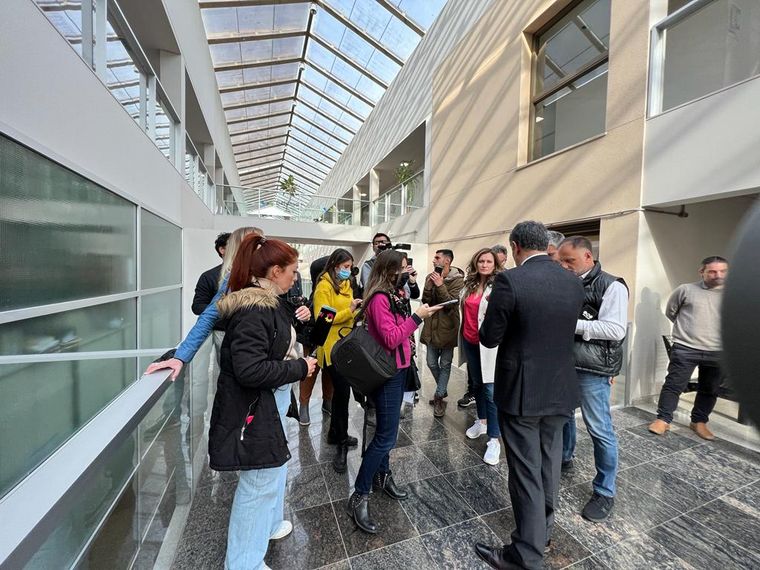 Tras lo ocurrido en el Hospital Neonatal, el fiscal Garzón habló con la prensa.