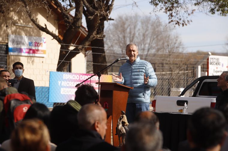 Juan Schiaretti habilitó la pavimentación de la costanera de Cura Brochero.