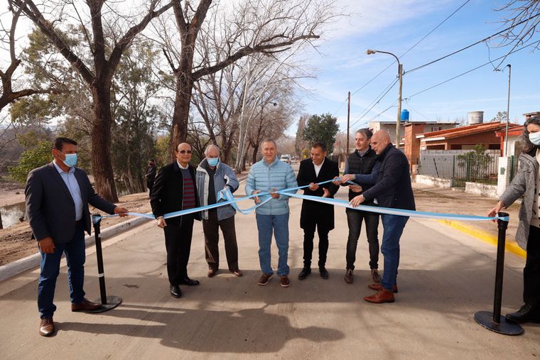 Juan Schiaretti habilitó la pavimentación de la costanera de Cura Brochero.