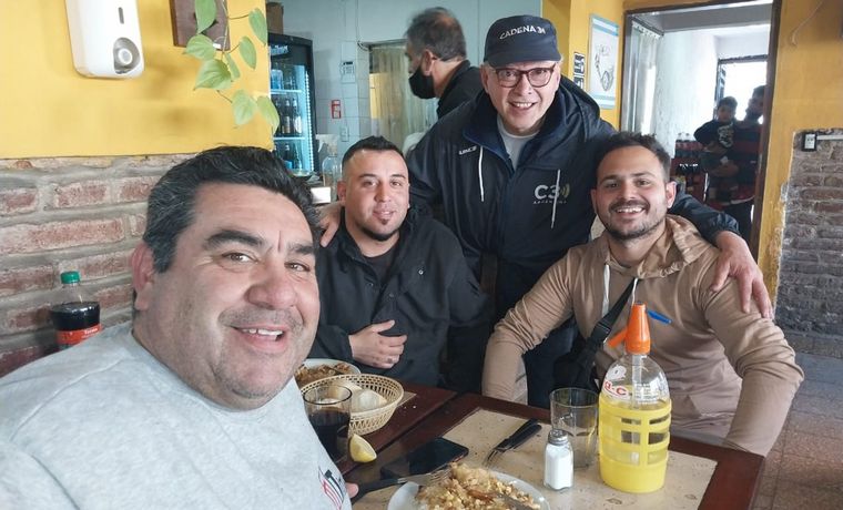 Orlando Morales visitó el tradicional bodegón 