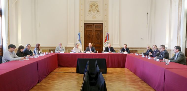FOTO: Reunión con eje en seguridad entre Perotti, Javkin y el nuevo ministro Rimoldi.
