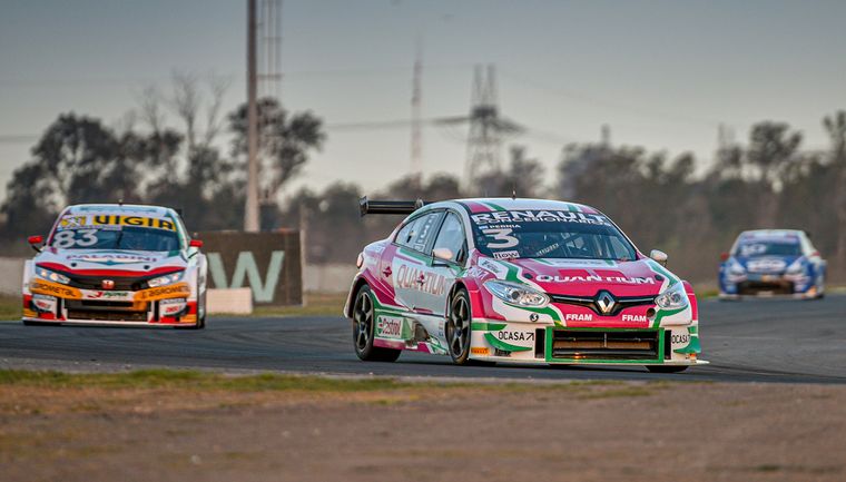 Pernía adelante, con Ardusso escolta, que lo intentó y no pudo.