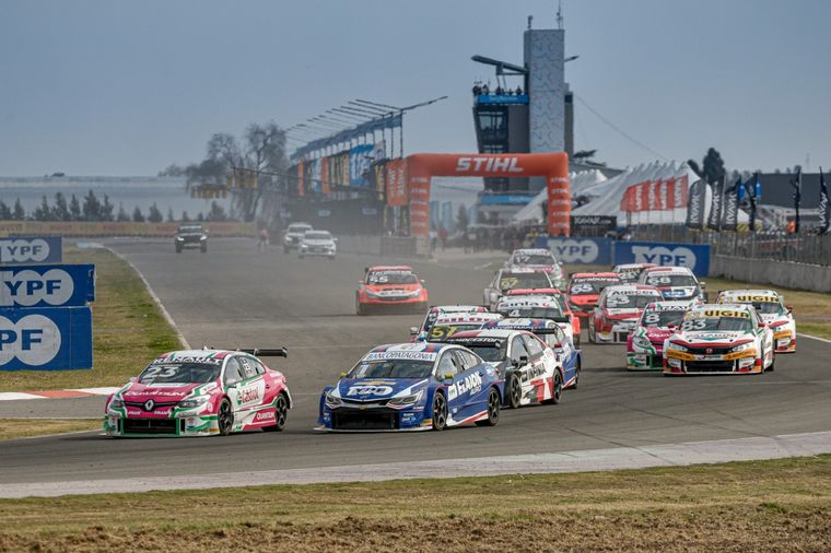 Primera curva, Canapino ataca, Montenegro resiste