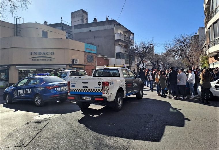 La comunidad educativa fue desalojada por la amenaza.