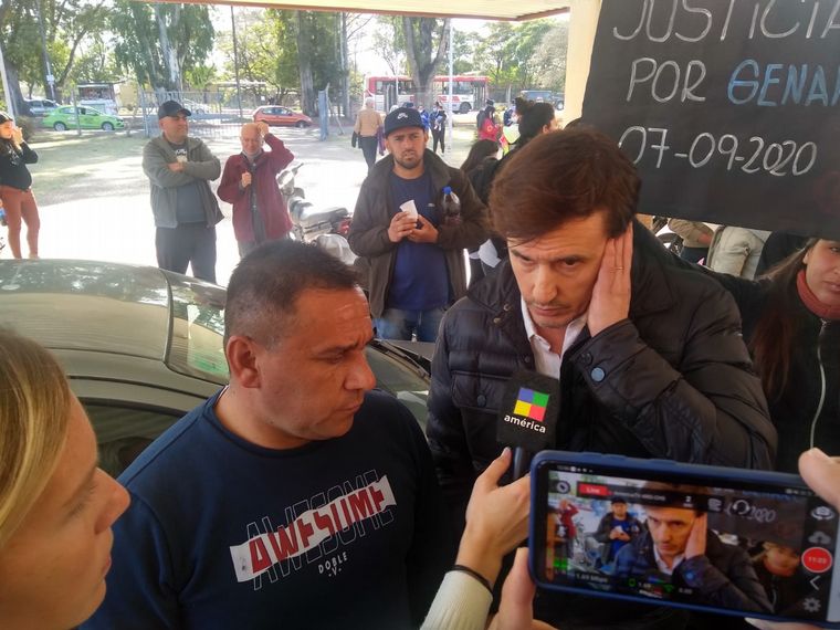 Neonatal: García Moritán estuvo en la protesta de los familiares de los bebés.