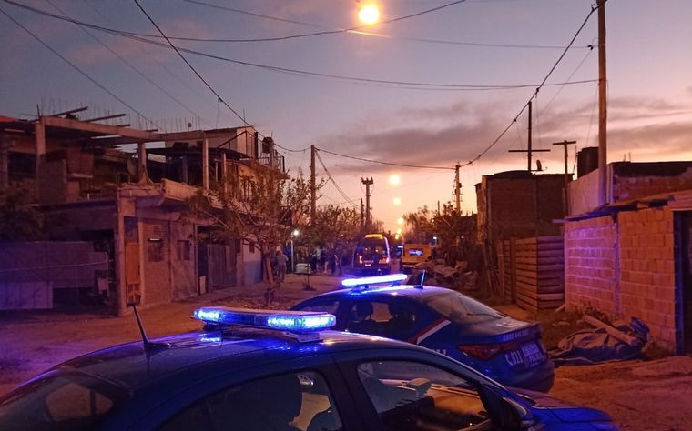 FOTO: Mataron a balazos a una mujer y un hombre fue herido de gravedad en Rosario. 