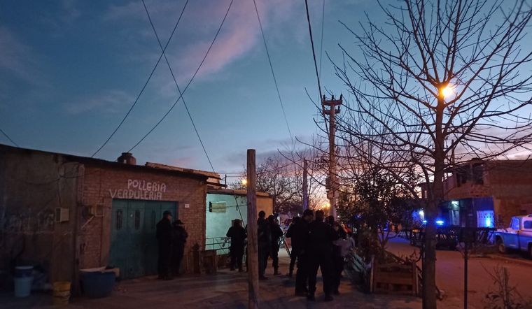 Mataron a balazos a una mujer y un hombre fue herido de gravedad en Rosario. 