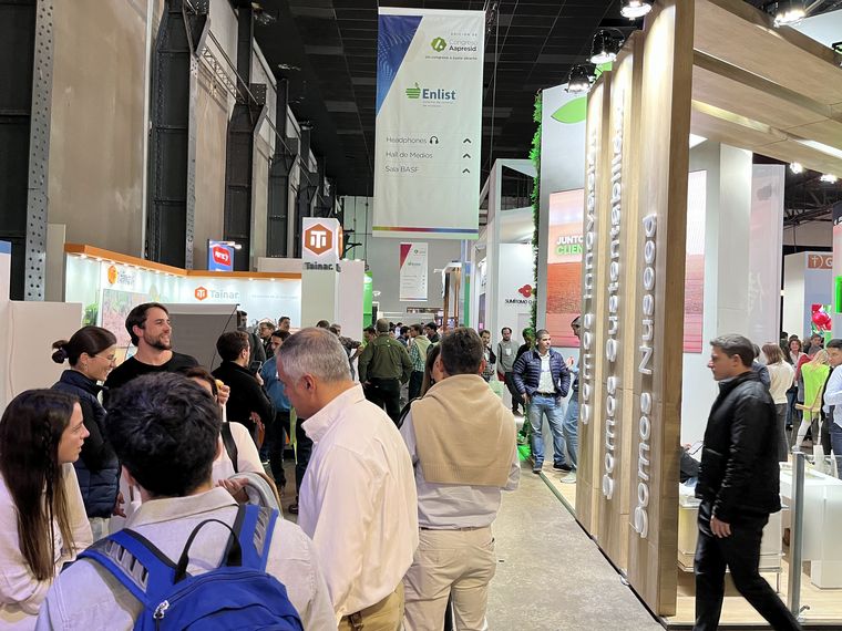 Riquísimo intercambio en los pasillos y stands de Aapresid