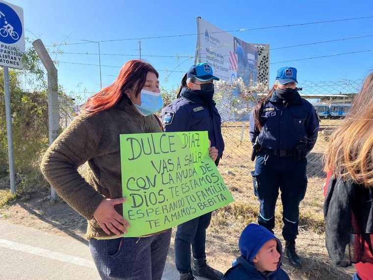 Córdoba: familiares de bebés fallecidos en el Neonatal reclaman en el Centro Cívico.