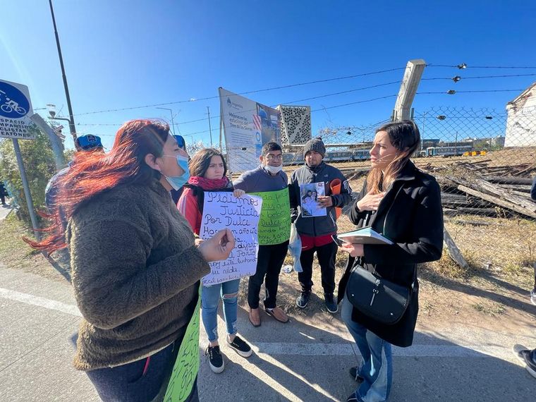 Córdoba: familiares de bebés fallecidos en el Neonatal reclaman en el Centro Cívico.