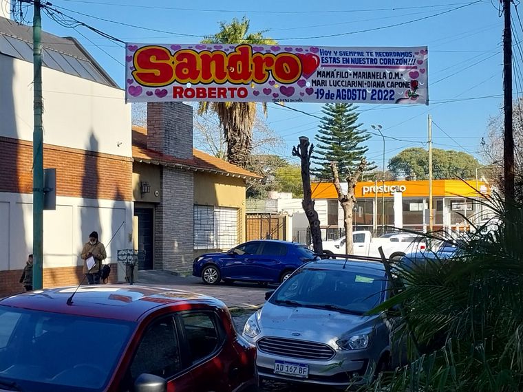 En el día del cumpleaños de Sandro, su viuda agradeció el amor de las fans.