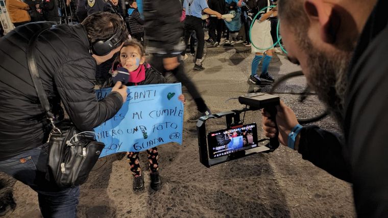Los hinchas de Belgrano vivieron un clima de final en las adyacencias al estadio.