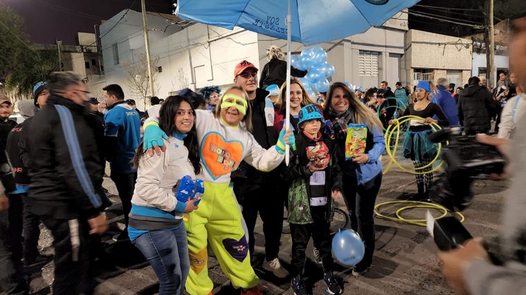 Los hinchas de Belgrano vivieron un clima de final en las adyacencias al estadio.
