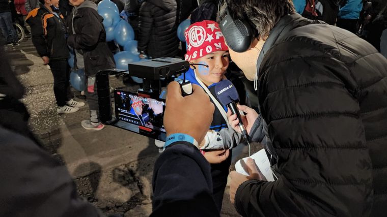 Los hinchas de Belgrano vivieron un clima de final en las adyacencias al estadio.