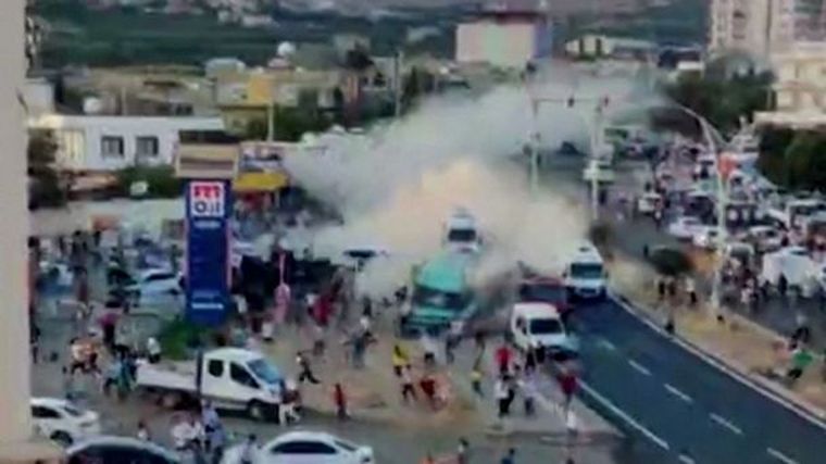 FOTO: Un camión sin frenos embistió a una multitud en Turquía: al menos 19 muertos.