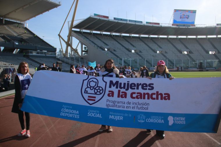 Una gran fiesta se vivió desde muy temprano en el Kempes por el Día de las Infancias.