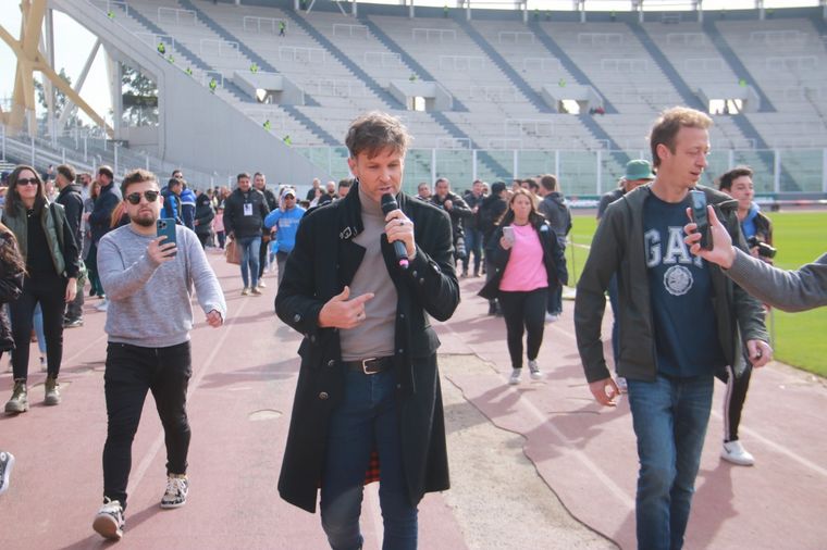Axel cantó y emocionó a todo el público en el estadio Kempes.