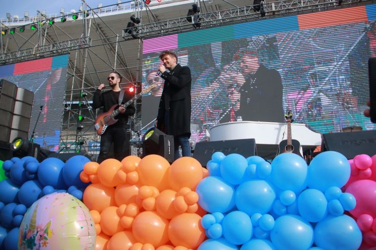 Axel cantó y emocionó a todo el público en el estadio Kempes.