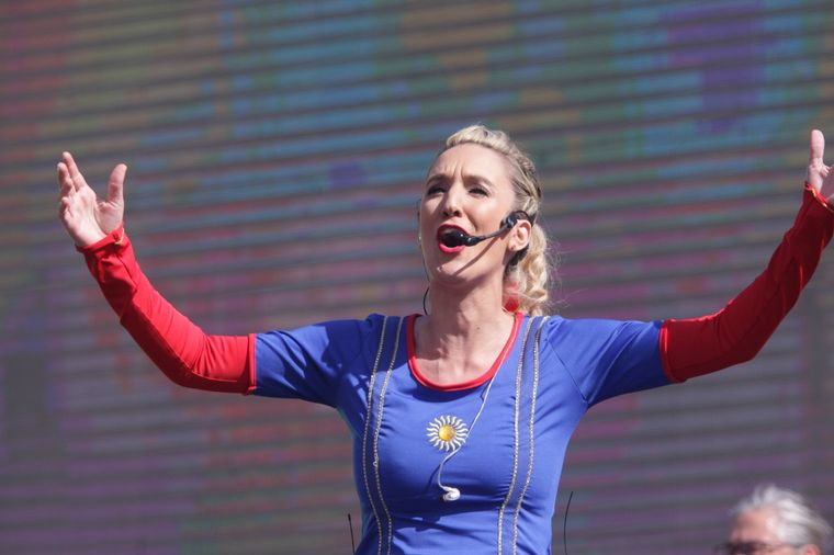 Soy Solcito llenó de alegría a los niños y niñas en el Kempes.