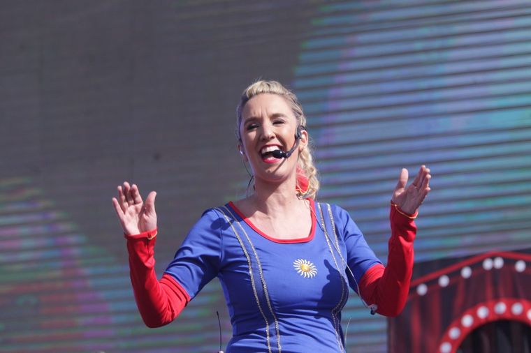 Soy Solcito llenó de alegría a los niños y niñas en el Kempes.