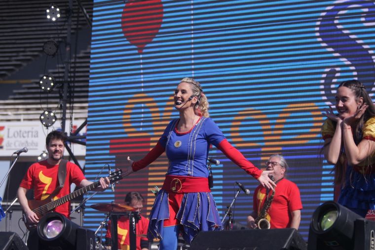 Soy Solcito llenó de alegría a los niños y niñas en el Kempes.