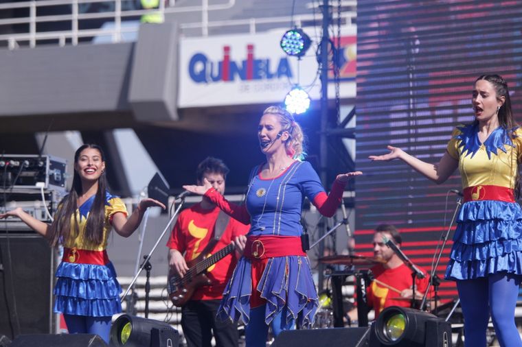 Soy Solcito llenó de alegría a los niños y niñas en el Kempes.