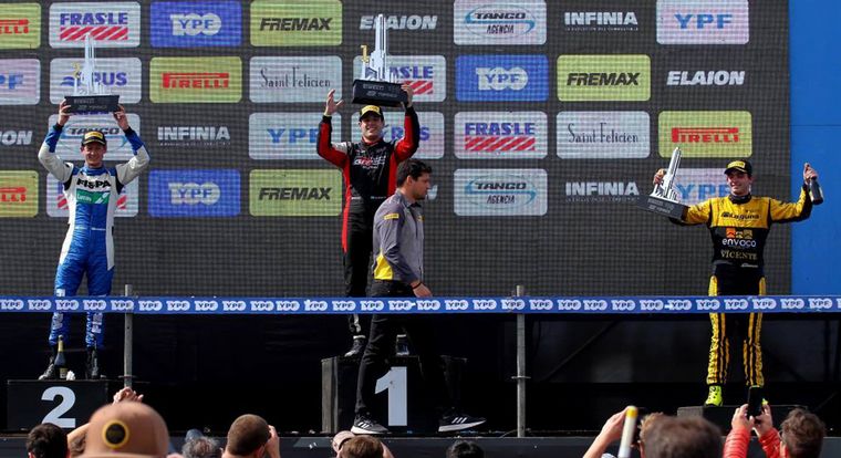 Josito Di Palma en la primera y Azar en la segunda de Rosario.