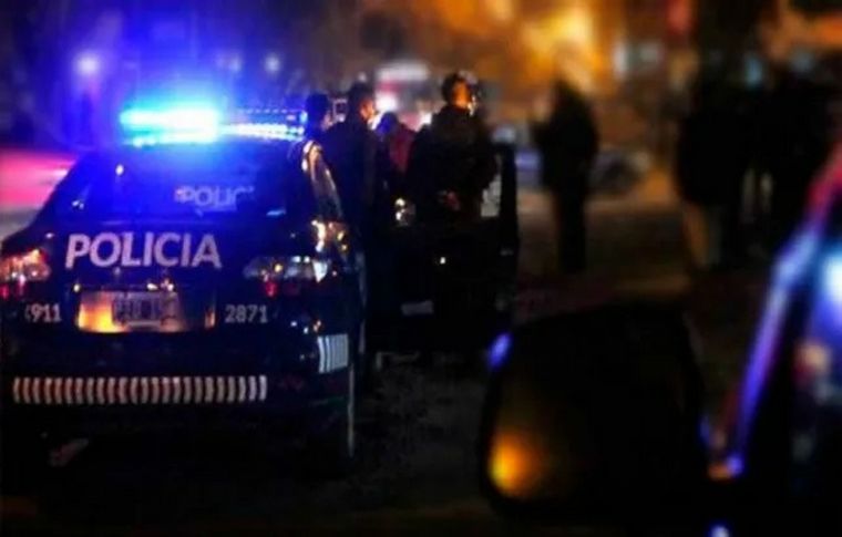 FOTO: Mataron con arma de fuego a un hombre en Vía Honda, en el sudoeste de Rosario. 