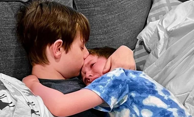 El emotivo abrazo que se dieron Ian y Peter.