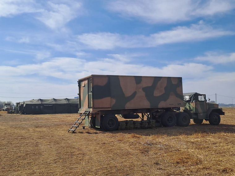 En el Aeroclub de Alvear se instala un impactante campamento militar de las FF.AA.