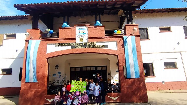 “Recibimos los 70 años con los obreros construyendo” dijo la directora Andrea Garnica