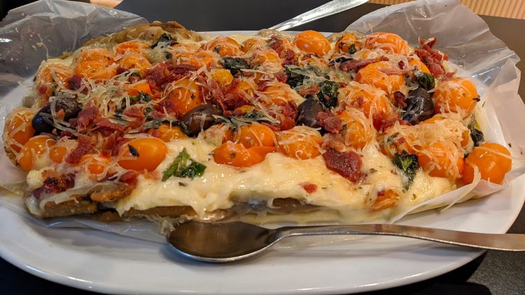 El restorán que prepara una milanesa que se corta con cuchara