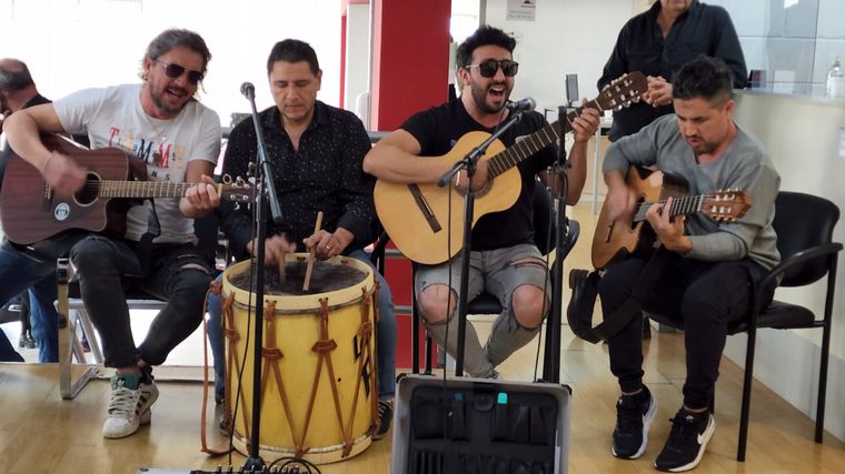 Los Fulanos le pusieron música a la siesta puntana en Viva la Radio.