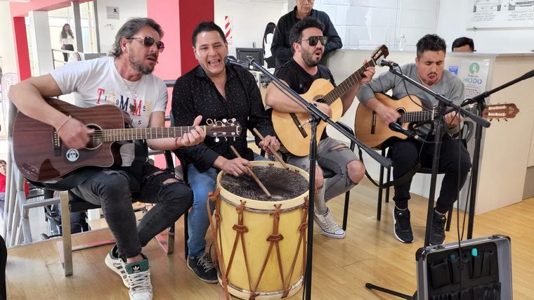 Los Fulanos le pusieron música a la siesta puntana en Viva la Radio.