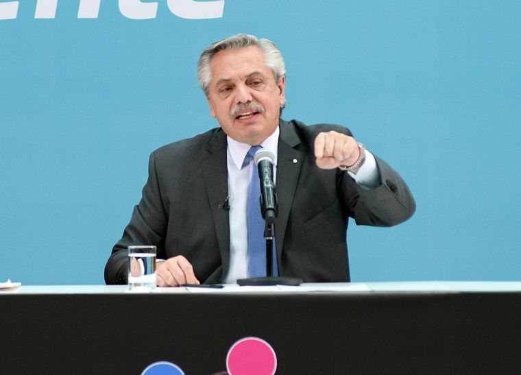FOTO: Fernández cuestionó las amenazas a Macri.