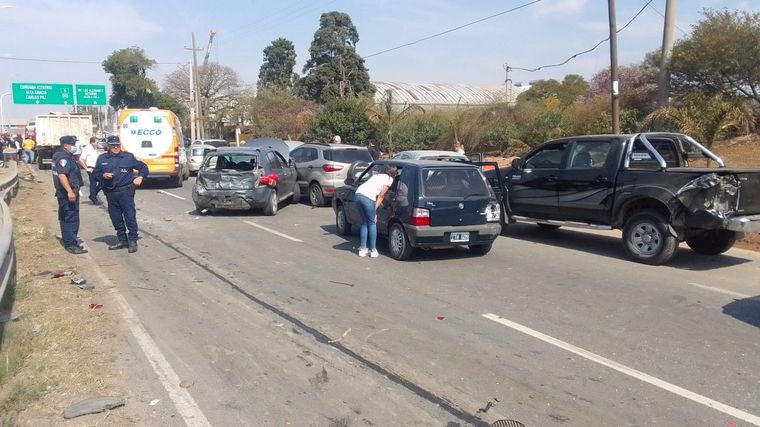 FOTO: Choque en cadena complicó el tránsito en avenida La Voz del Interior