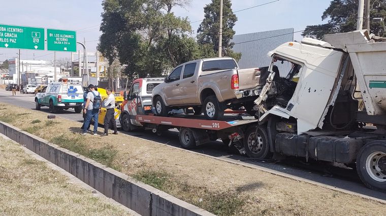 Choque en cadena complicó el tránsito en avenida La Voz del Interior