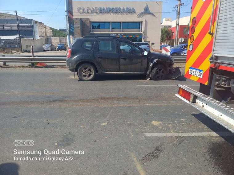 Chocaron en cadena 14 vehículos en Córdoba: un camionero atrapado
