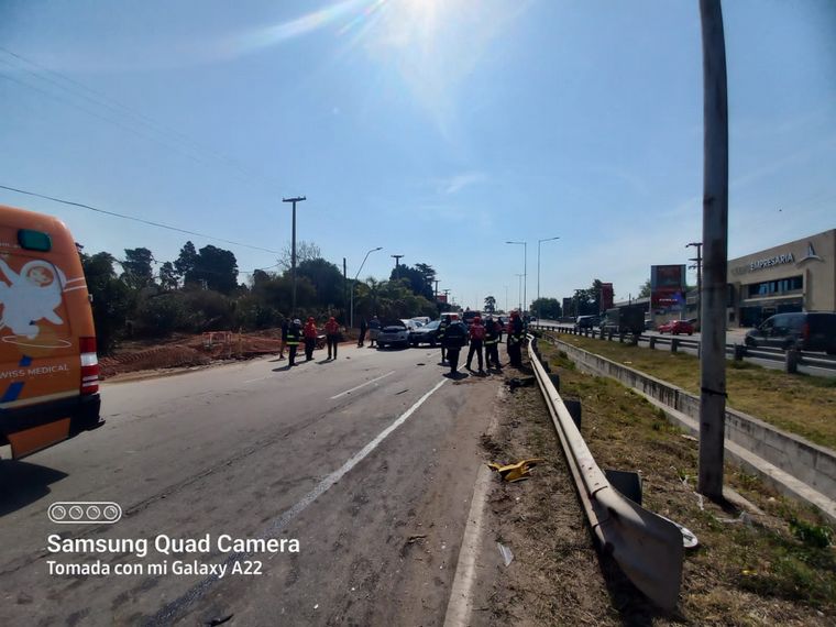 Chocaron en cadena 14 vehículos en Córdoba: un camionero atrapado