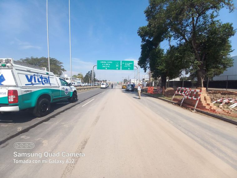 Chocaron en cadena 14 vehículos en Córdoba: un camionero atrapado