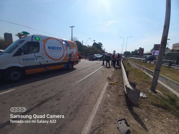 Chocaron en cadena 14 vehículos en Córdoba: un camionero atrapado