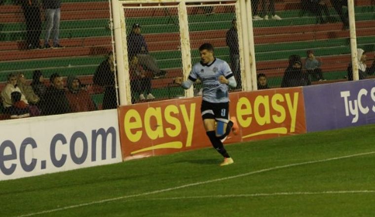 FOTO: Pablo Vegetti se llena la boca de gol en la victoria de Belgrano ante Agropecuario.
