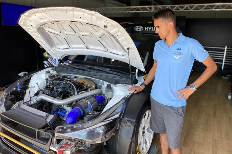 Azcona, piloto de Hyundai en WTCR y ETCR, corre con Aizza en Termas